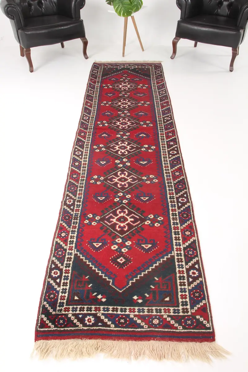 Türk Vintage Halı, 2.5x9.7 ft Runner Halı, Kırmızı Mavi Hayvan Baskı Halı - 1