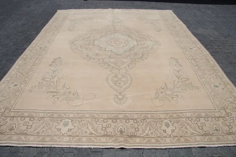 9.5x12.4 ft Turkish Rug, Vintage Oversize Rug, Beige Gray Polka dot Wool Rug - 1