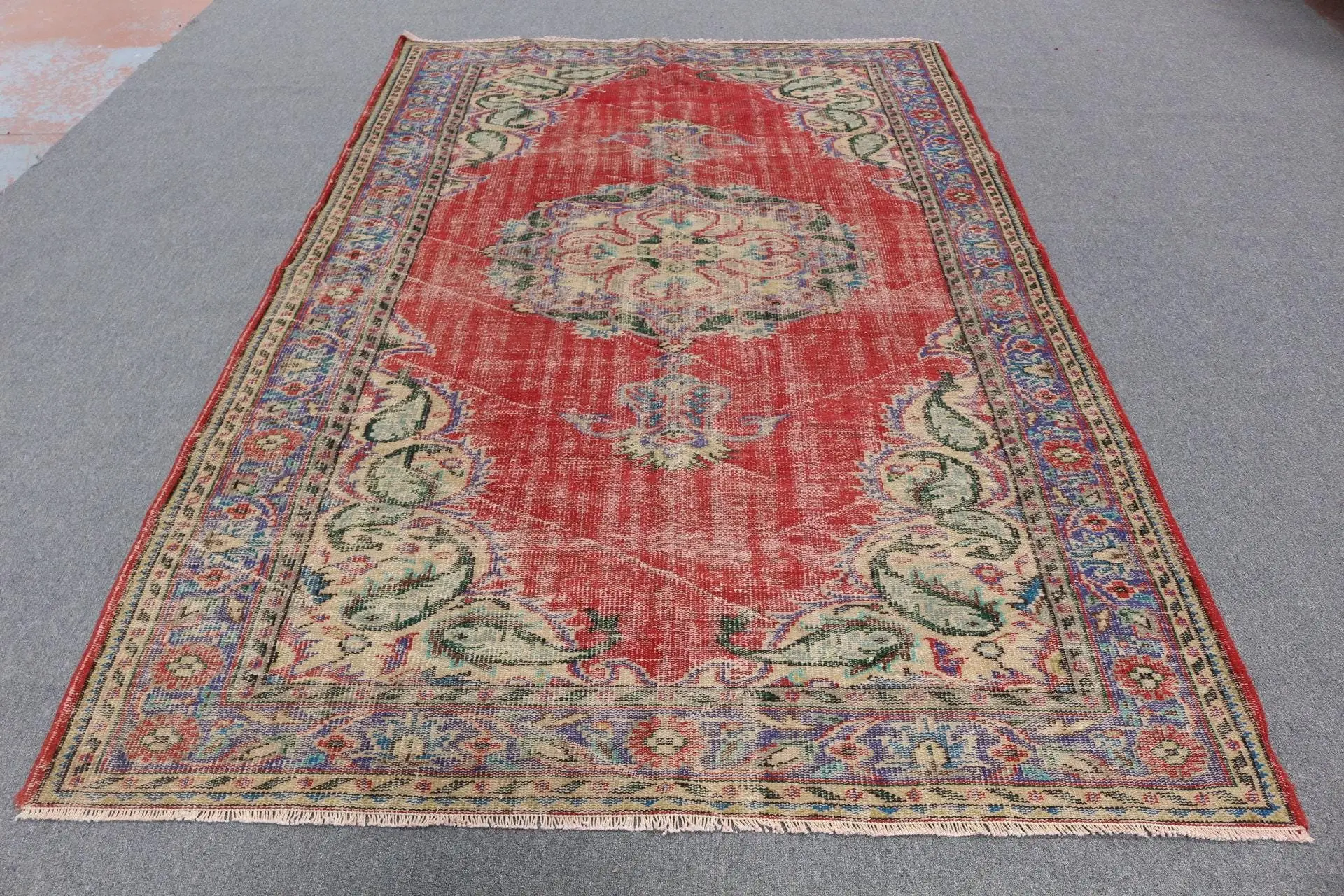 Vintage Türk Halısı, Büyük 5.8x9.2 ft (177x279 cm) Halı, Kırmızı Kareli Yün Halı - 1