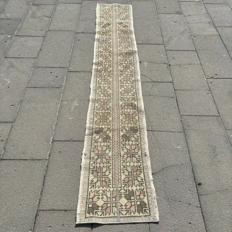 Türkischer Vintage-Teppich 1,4 x 8,3 Fuß, brauner Oushak-Ikat-Teppich - 1