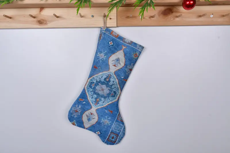 Media verde de 12 pulgadas con adornos rosas, media navideña festiva