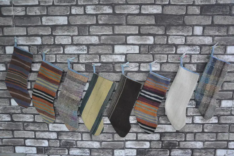 Şenlikli Noel Süsleri Deseni, 9 İnç Geniş Tatil Çorabı