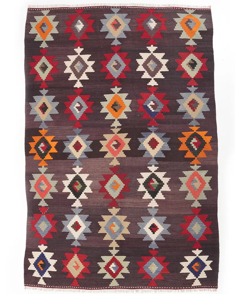 Alfombra marrón y roja, solución elegante para pisos de 6 x 8 pies