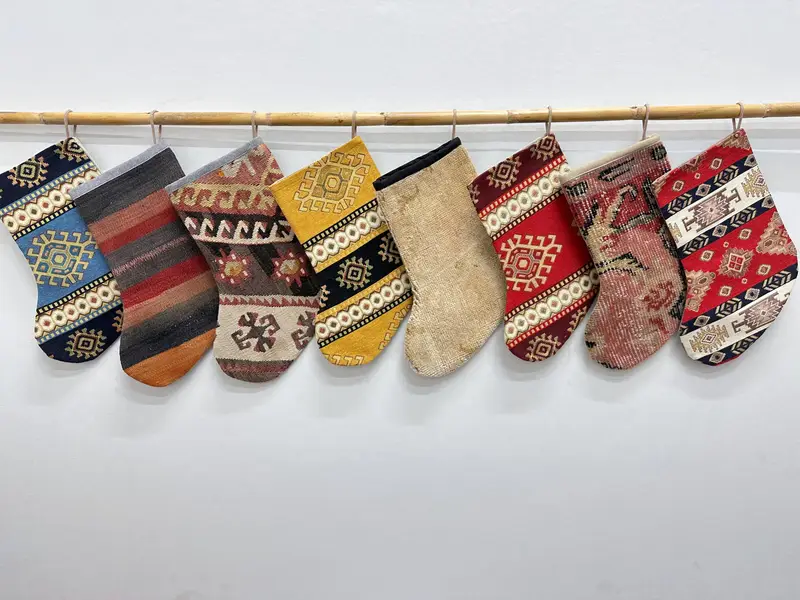 Şenlikli Noel Süsleri Deseni, 7 İnç Geniş Noel Çorabı