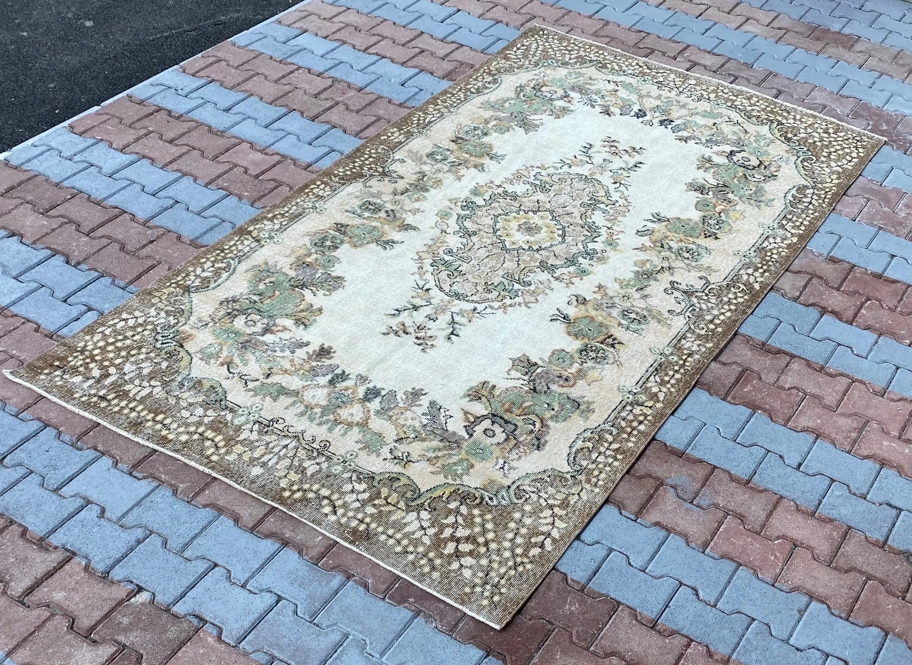Vintage Turkish Large Rug 5.4x9.2 ft (164x279 cm), Green Floral Rug - 1