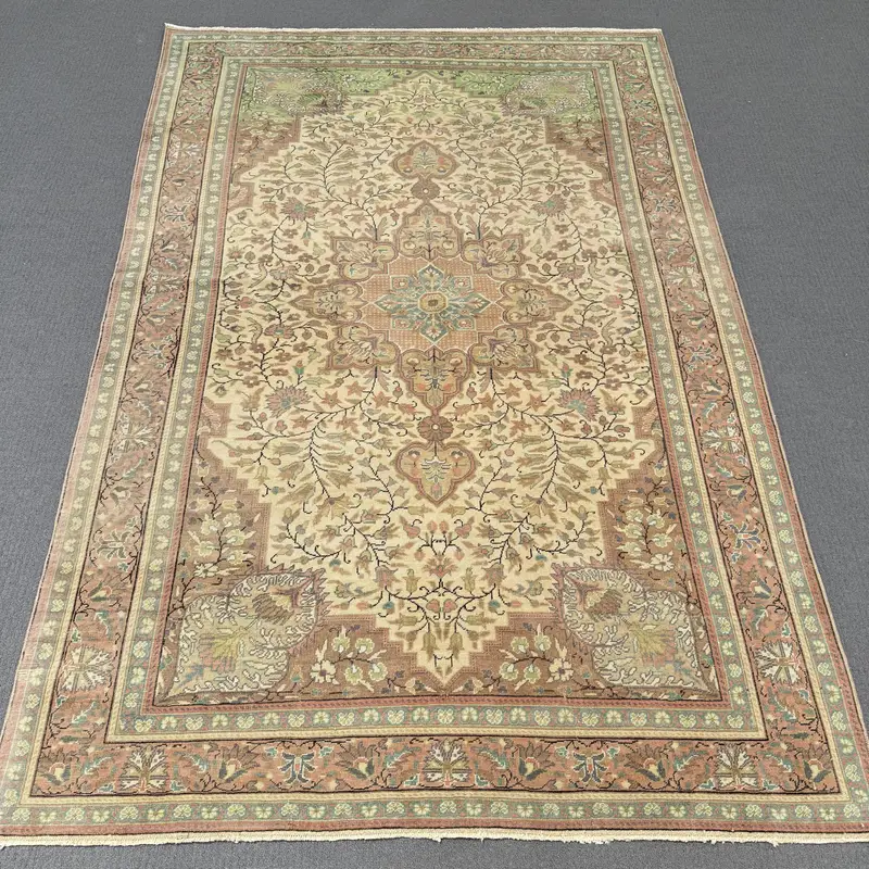 Elegant Beige & Green Ikat Rug, 122x213 cm