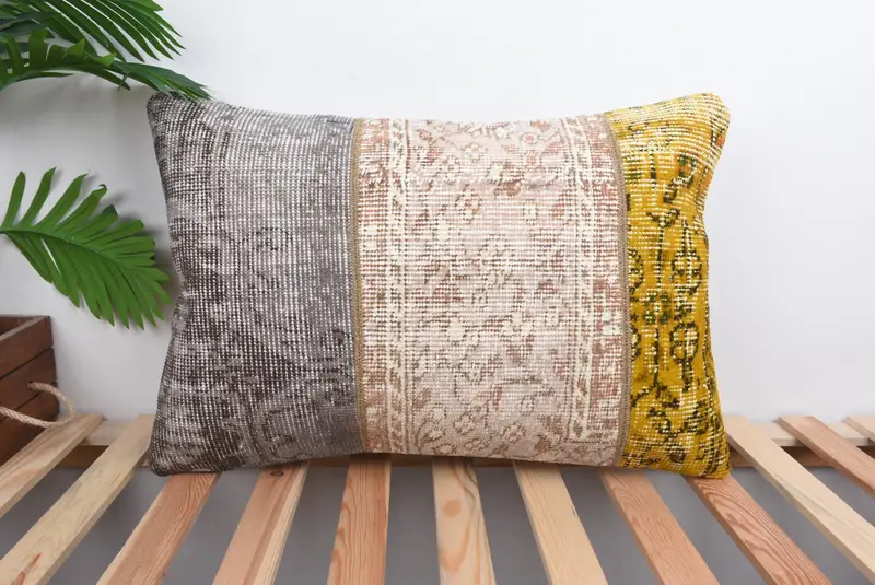 Almohada de tiro patchwork gris y amarillo, almohada de lino bordada hecha a mano