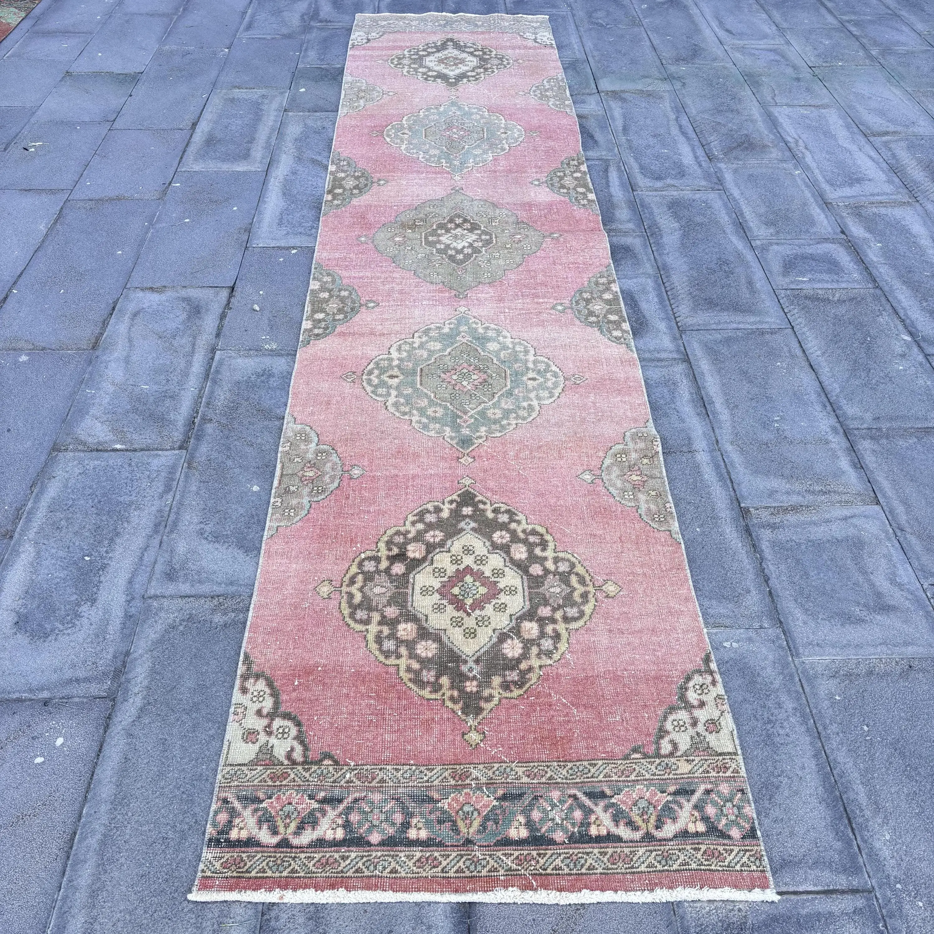 2,8x13 ft großer Vintage-Teppich, türkischer Läuferteppich, rot-blauer Tierdruckteppich - 1
