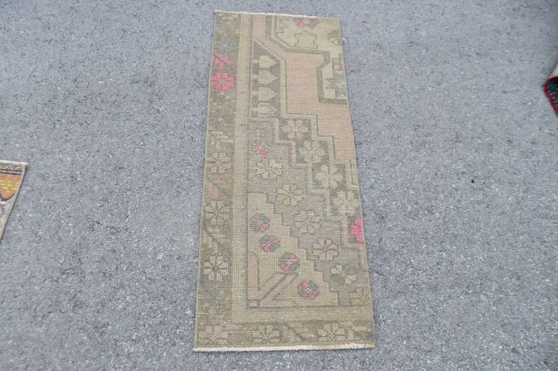 Türk 1.5x3.7 ft Halı, Küçük Vintage Halı, Kahverengi Pembe Puantiyeli Yün Halı - 1