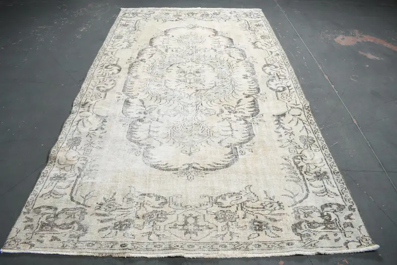 5.7x9.7 ft Vintage Rug, Oushak Rug, White Rug Wool - 1
