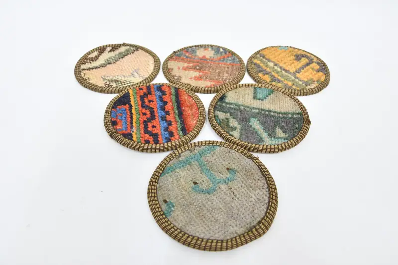 Böhmisches rundes Untersetzer-Set, rote und grüne Tischuntersetzer