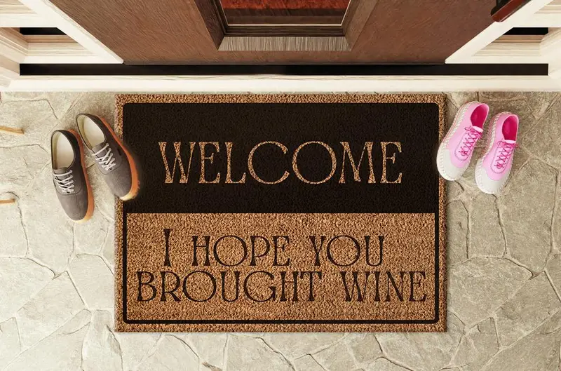 エレガントなプリントラグ：ワインウェルカムデザインのモダンな玄関マット