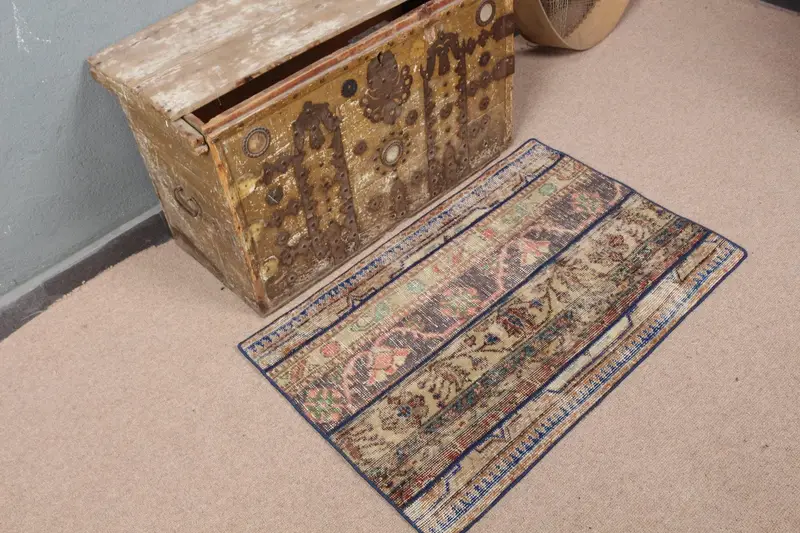 エレガントなベージュ&ブルーのラグ、2.1x3.1フィートのボタニカルデザイン