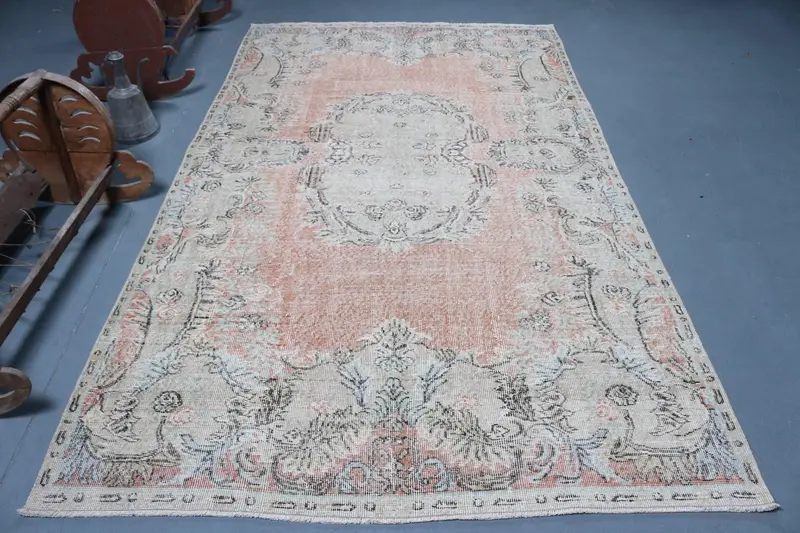 Türk Vintage Halı, 5.6x9.7 ft Oushak Halı, Pembe Gri Bitkiler ve ağaçlar Yün Halı - 1