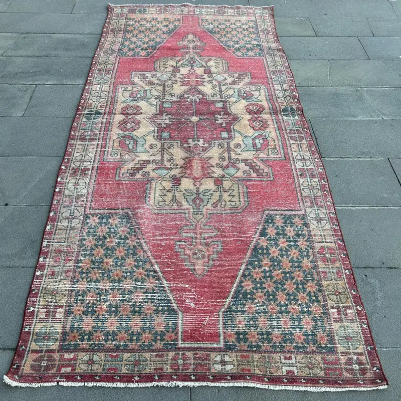 Kırmızı ve Yeşil Puantiyeli Halı, 3,9x8,9 ft Şık Dekor