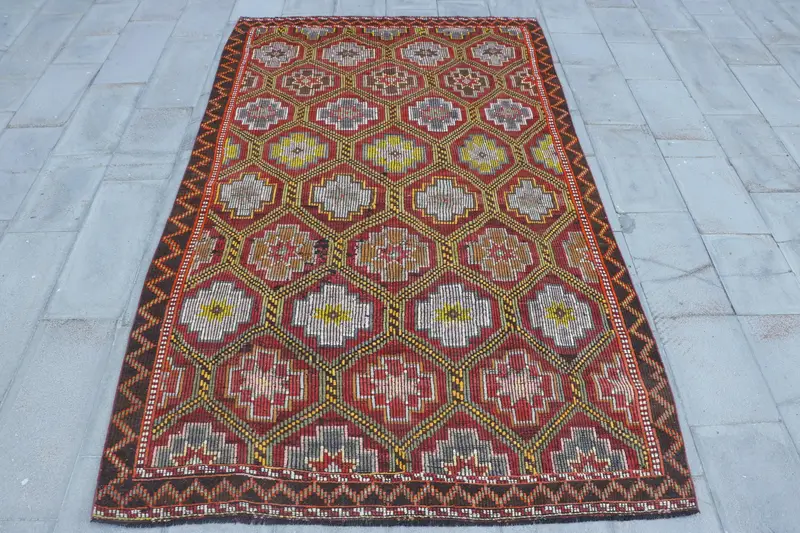 Red & Yellow Polka Dot Rug, 5,6x9,5 ft