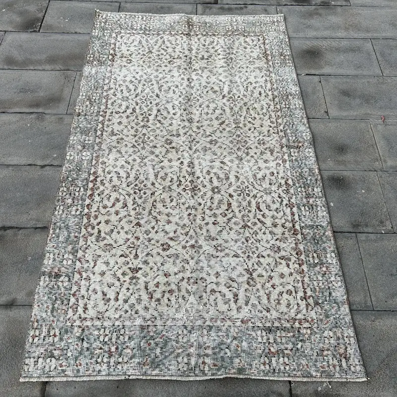 Alfombra de lunares marrón y verde, 108x190 cm Chic Decor