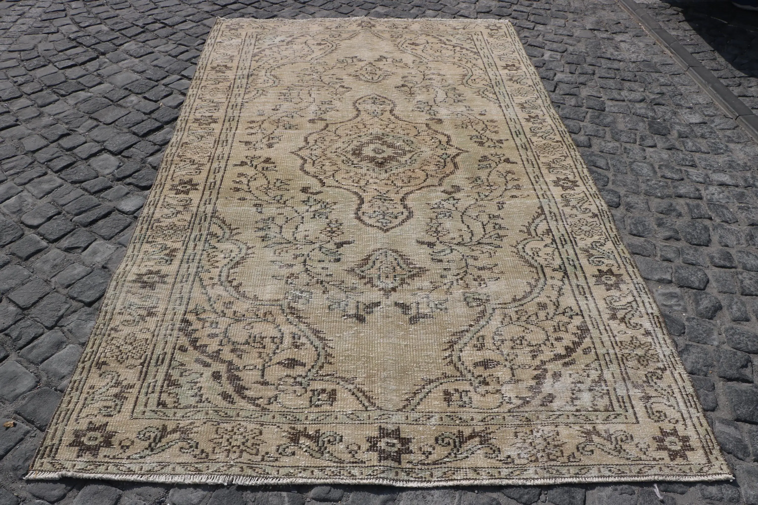 5,5x8,9 ft türkischer Teppich, großer Vintage Teppich, braungrüner floraler Wollteppich - 1