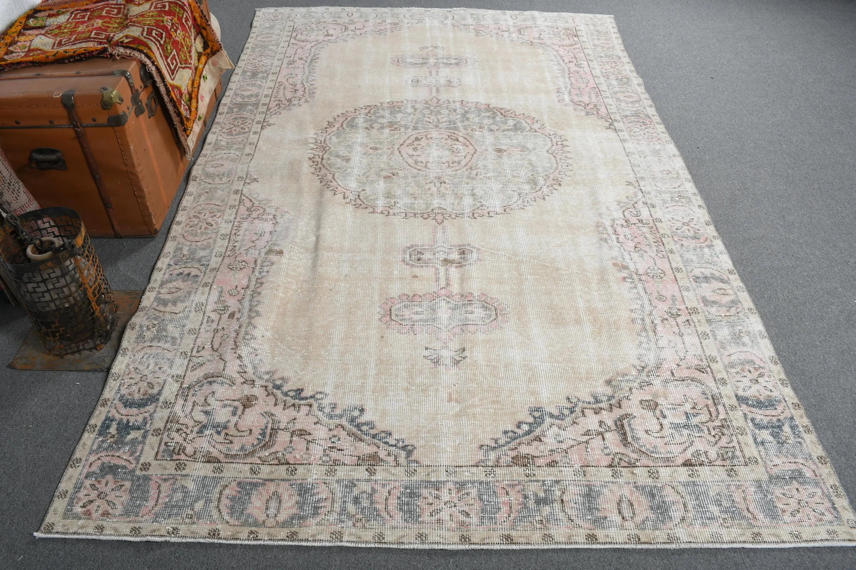 Türk 5.7x9.4 ft Halı, Vintage Halı, Gri Çiçekli Halı Yün - 1