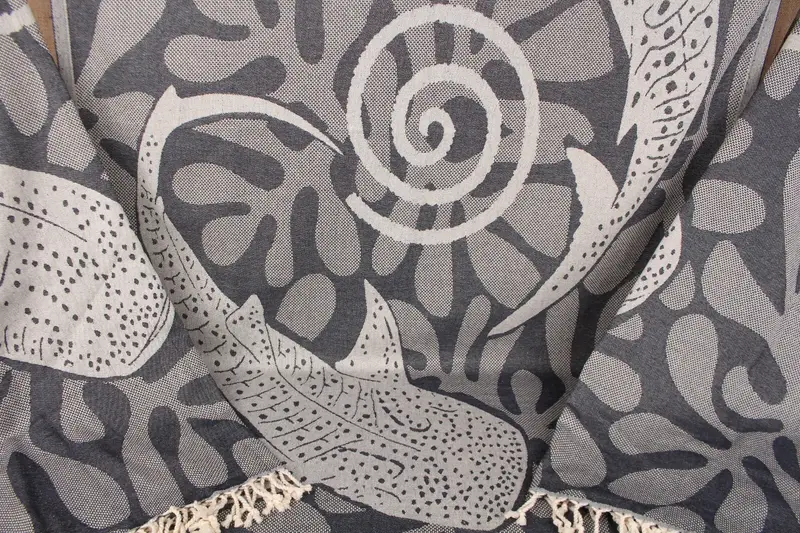 クジラデザインタオル オーガニックコットンビーチタオル ネイビー 40x71インチ