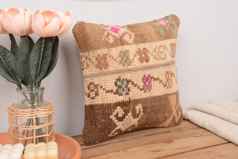 Beige & Braun besticktes Wurfkissen, Vintage Blumenkissen