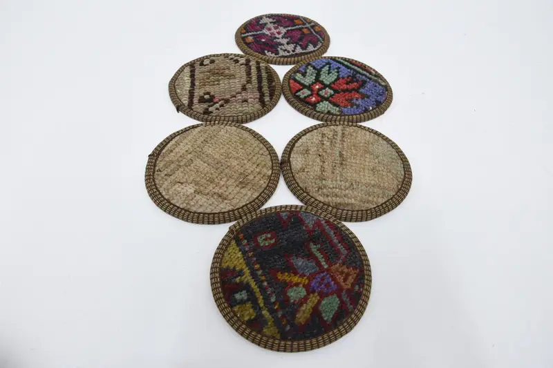 Kırmızı ve Bronz Yuvarlak Bardak Altlığı, Dayanıklı ve Şık Bardak Altlığı