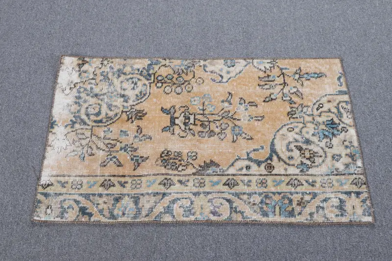 Gelber und blauer Teppich, 1,7 x 2,7 Fuß großes botanisches Design