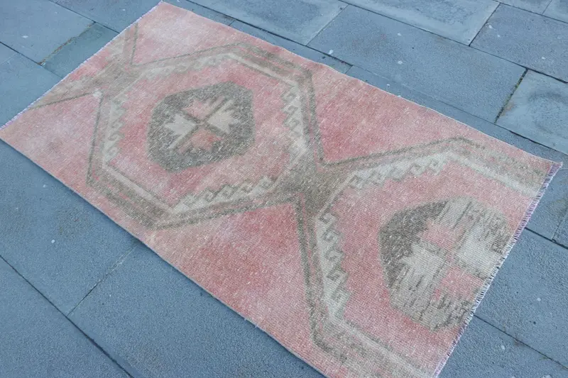 2.9x5.3 ft Turkish Rug, Vintage Accent Rug, Red Gray Moroccan Rug - 1