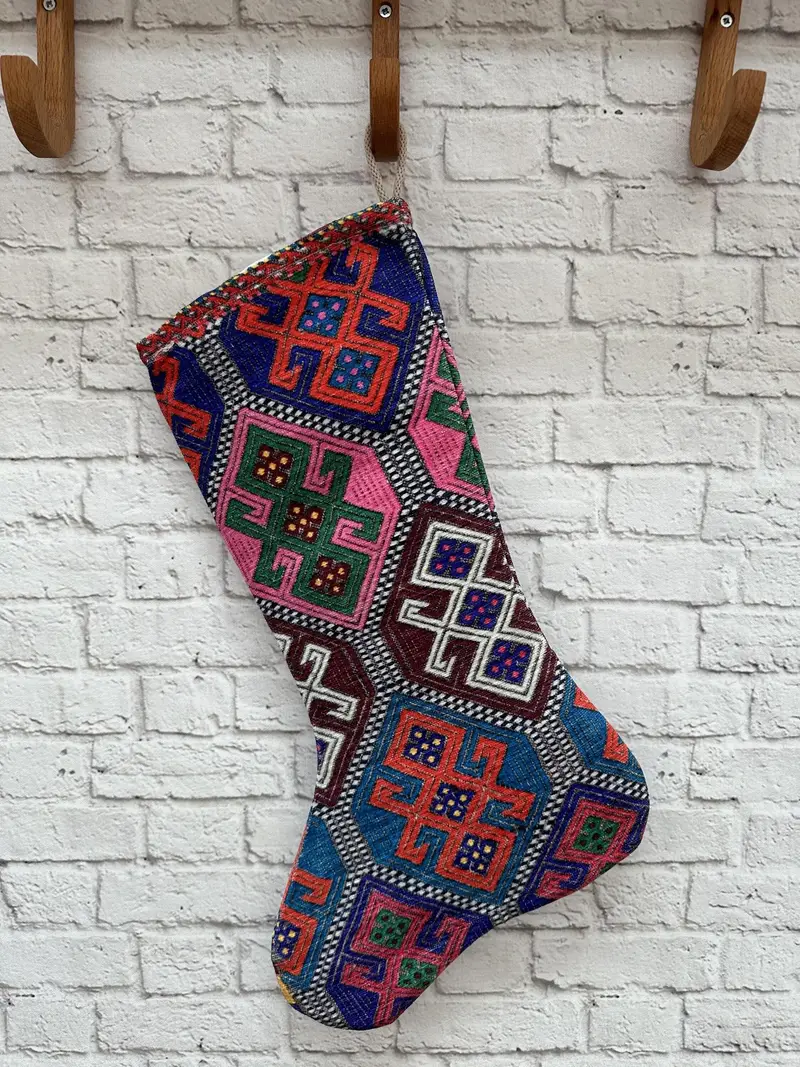 Medias con estampado vibrante de Kilim: colorido regalo navideño
