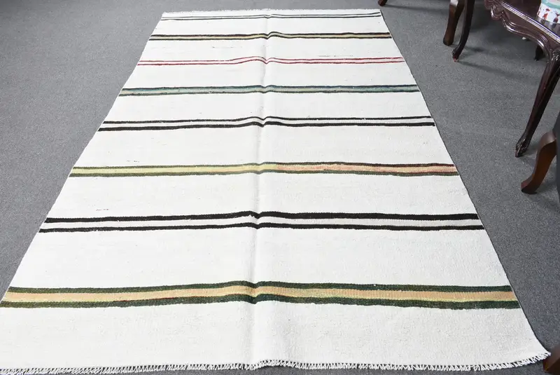 Alfombra turca vintage Kilim de lana de 4,8x7,9 pies, alfombra blanca - 1