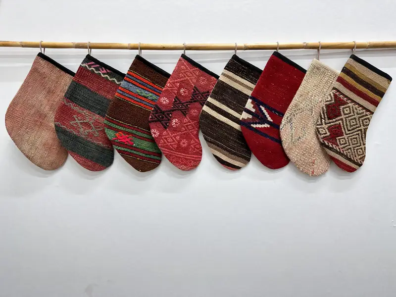 Şenlikli 7 İnç Noel Süs Çorabı, Benzersiz Tatil Dekorasyonu