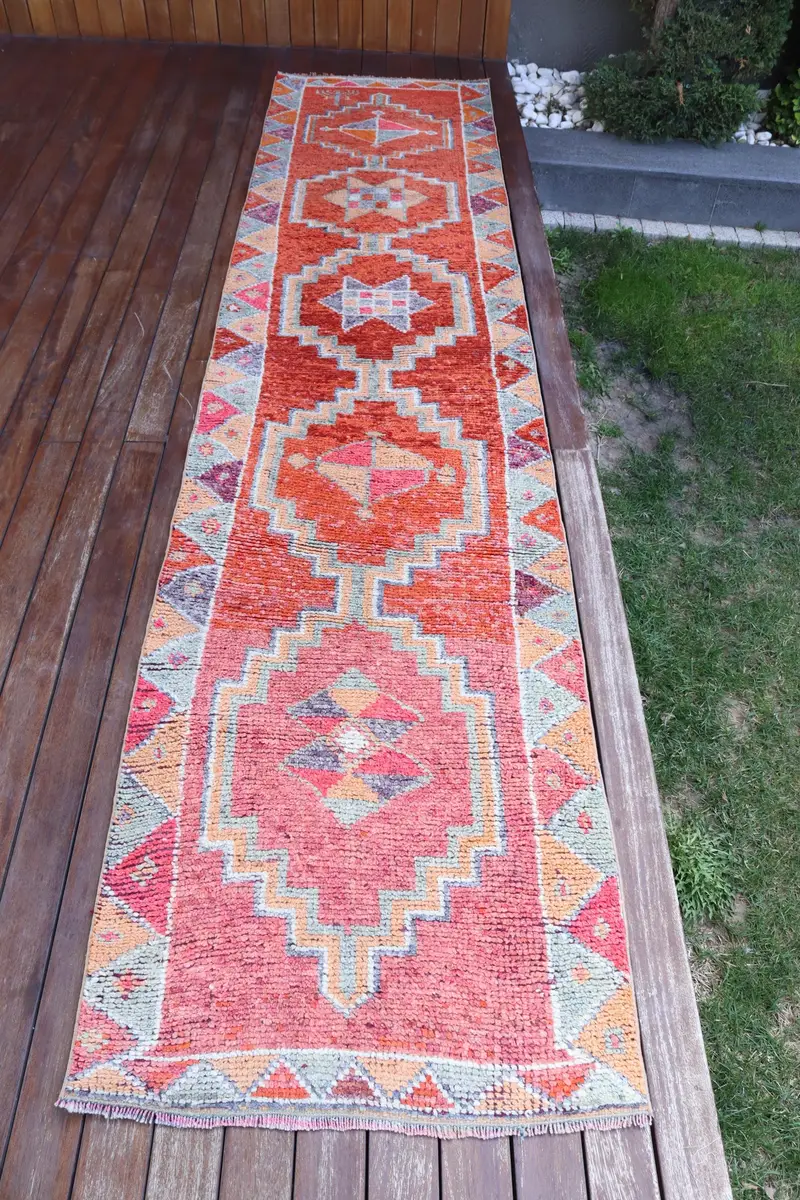 手作りのオレンジラグ、2.6x11.4フィートの水玉模様のデザイン