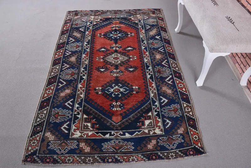 Blue Ombré Rug, 4x6 ft Elegant Blue & Red Accent