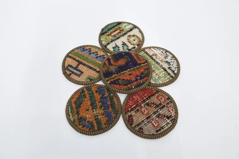 Eleganter Untersetzer in Orange und Bronze, langlebiger und stilvoller Getränkeuntersetzer