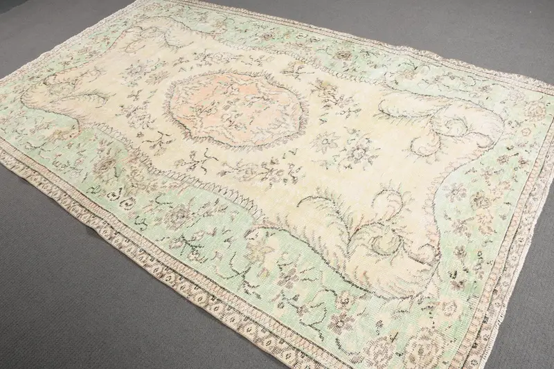 Türk Vintage Halı, 5.7x9.3 ft Oushak Halı, Yeşil Sarı Çiçekli Yün Halı - 1