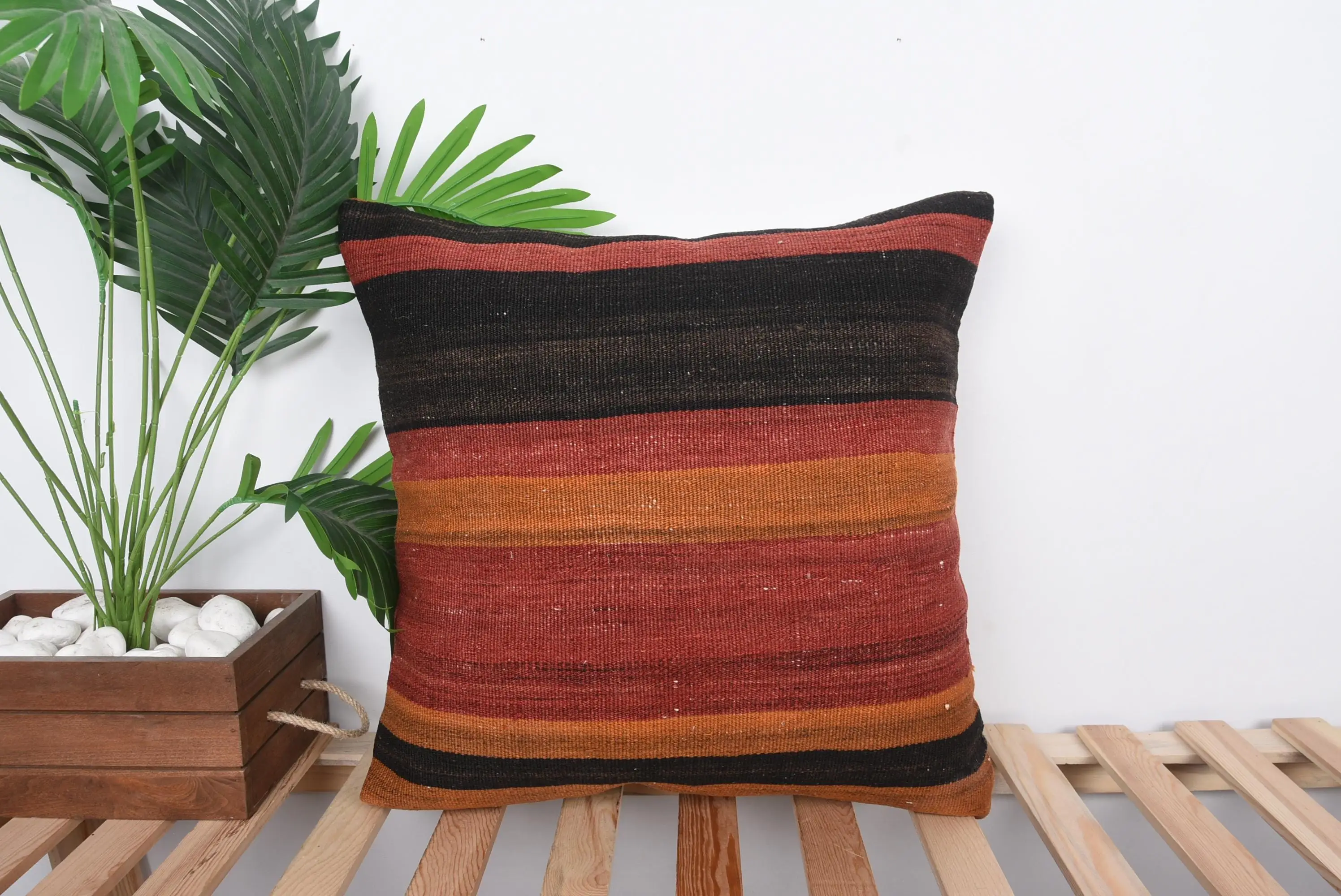 Kırmızı ve kahverengi çizgili işlemeli yastık, 20x20 inç dekoratif yastık - 1