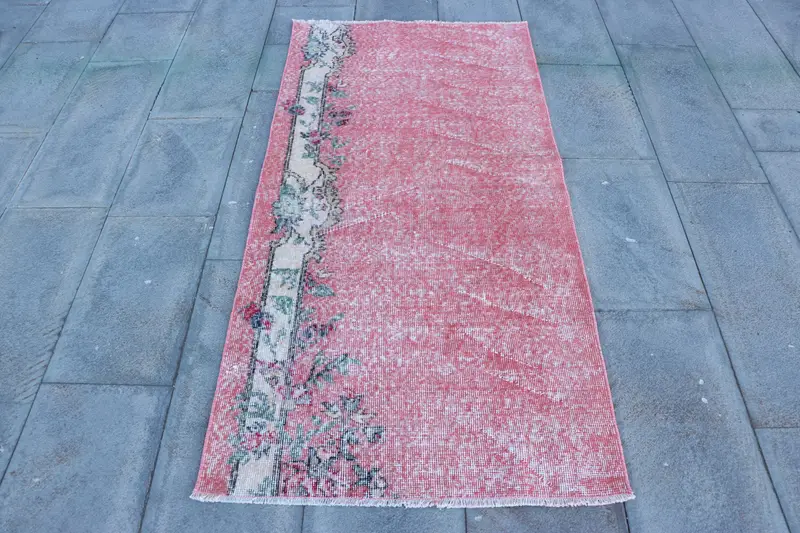 Pink Patchwork Rug, 2.7x5.6 ft Elegant Home Decor