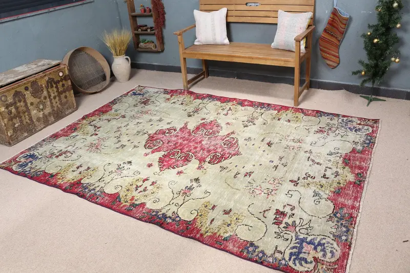 グリーン サウスウェスタン ラグ、5.9x8.4 フィート、レッド アクセント付き