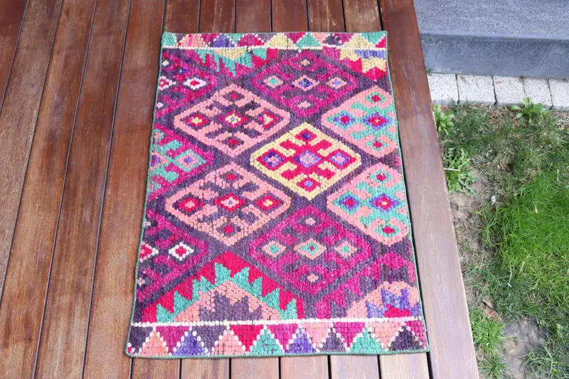 El Yapımı Mor Fas Halısı, Pembe Desenli 1,9x2,7 ft