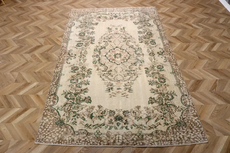 Vintage 5,6x9 ft Teppich, großer türkischer Teppich, grüner marokkanischer Wollteppich - 1