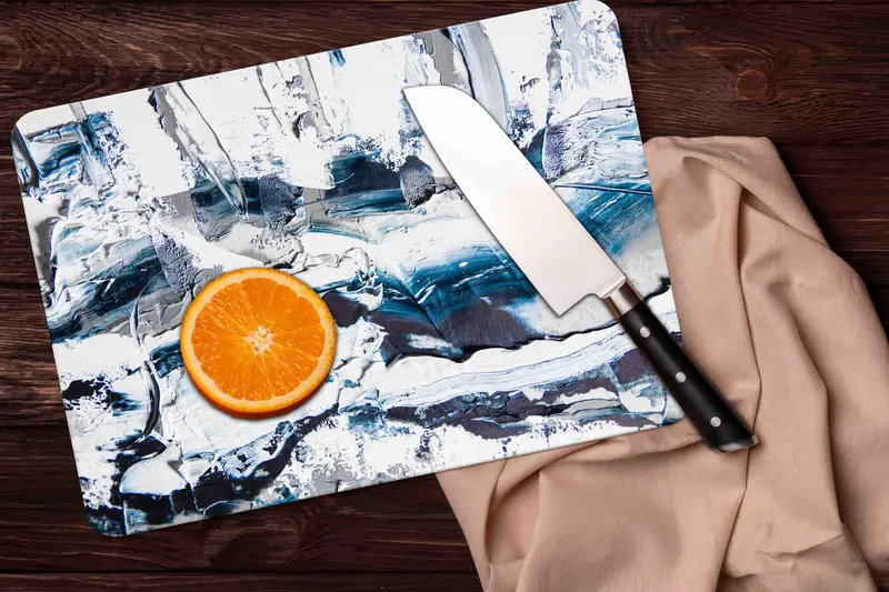 ブラシストロークガラスまな板、コンテンポラリーキッチンエッセンシャル