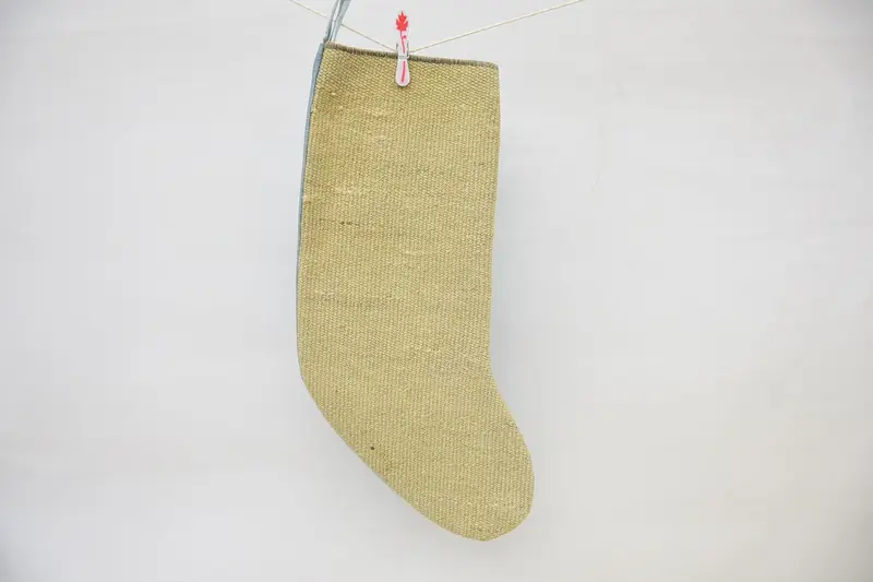ベージュのクリスマスオーナメントストッキング、幅14インチのお祝いストッキング