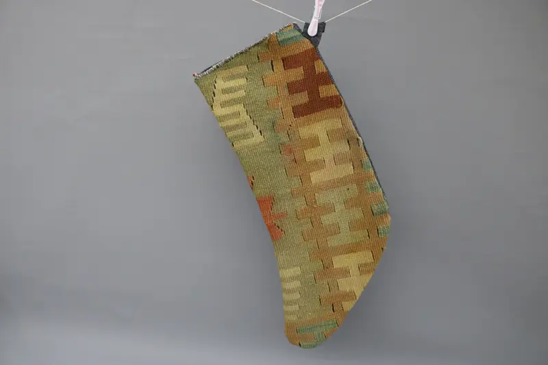 Bej Süslemeli Kahverengi Noel Çorabı, Şenlikli Tatil Çorabı