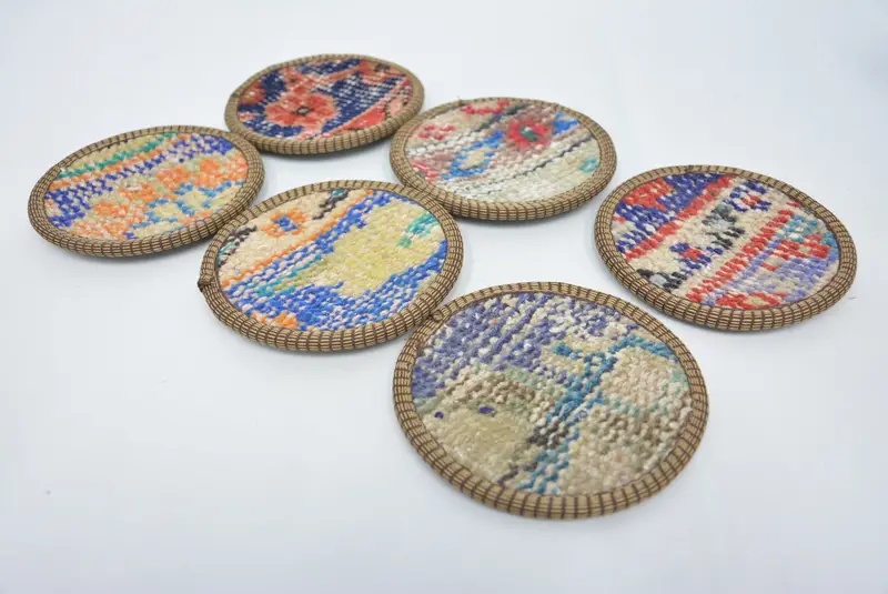 Posavasos redondo bohemio, posavasos rojo y bronce con base antideslizante