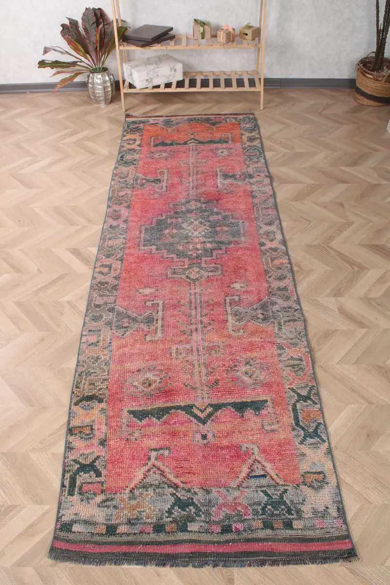 3x9.8 ft Vintage Halı, Türk Yolluk Halısı, Kırmızı Gri Hayvan Baskılı Yün Halı - 1
