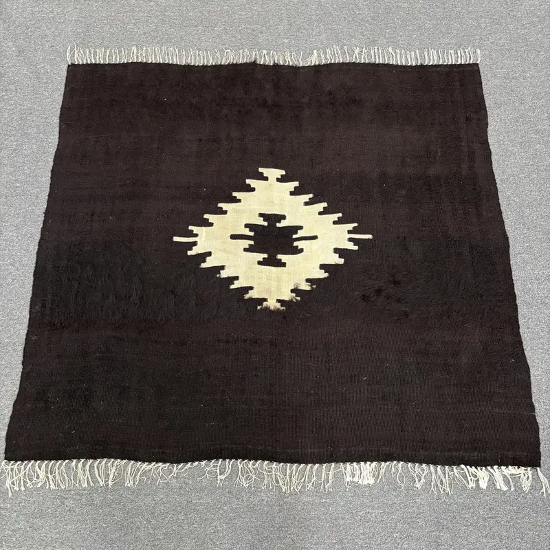 Kahverengi ve Bej Kareli Halı, 3,9x3,6 ft Şık Dekor