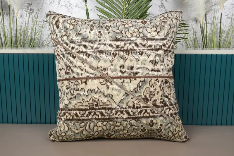 Beige & braunes Patchwork-Wurfkissen, handgefertigtes besticktes Kissen