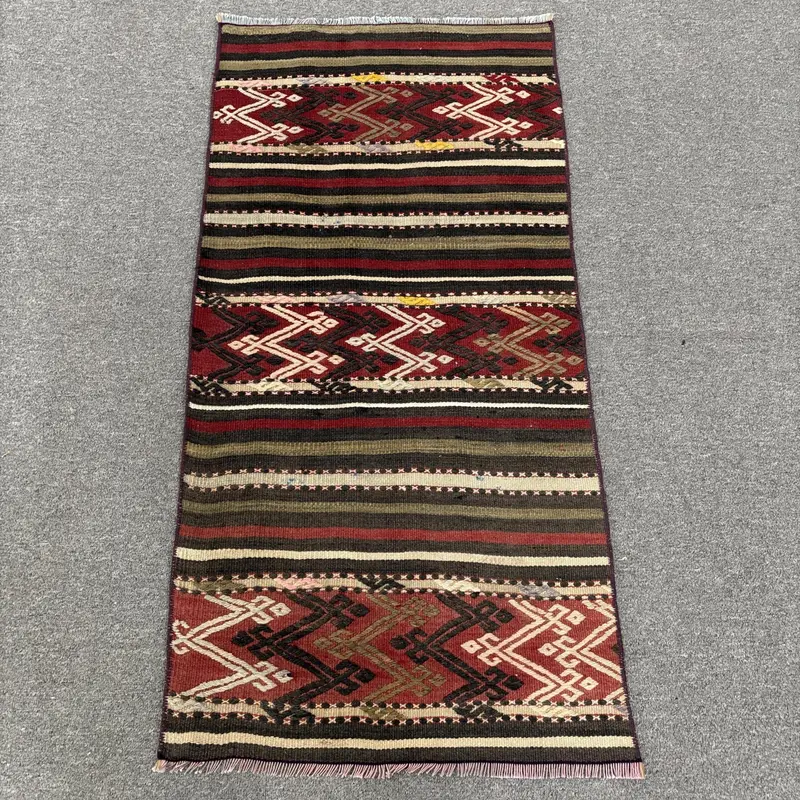 Vintage Küçük Halı, 1.9x3.9 ft Türk Halısı, Kırmızı Kilim Yün Halı - 1