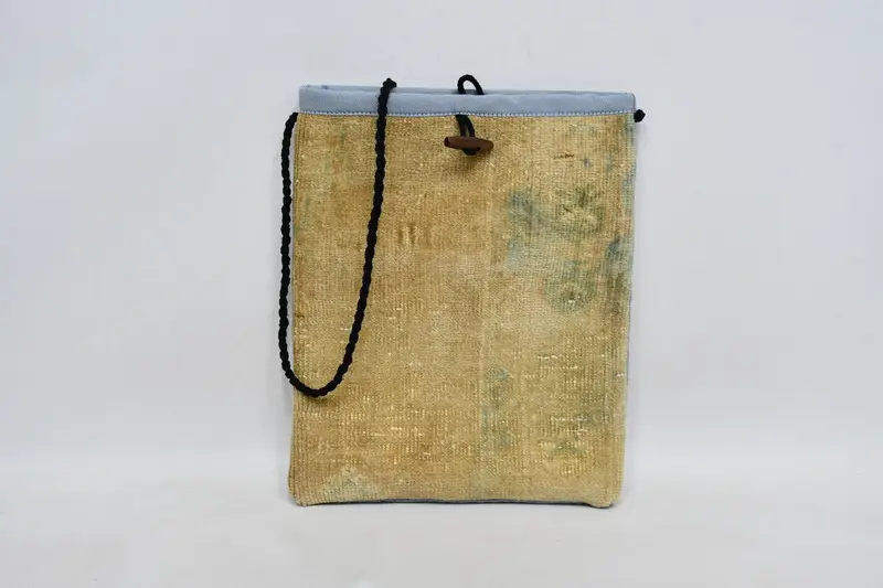 調節可能なストラップ付きキリムバッグ、ヴィンテージモチーフ付きウールクロスボディ