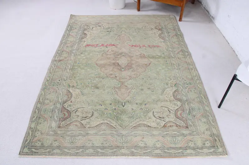 Handmade Green Rug, 0.4x6.9 ft Geometric Floral Motifs